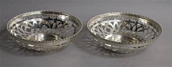 Two Edwardian silver epergne dishes, Sheffield, 1909, 8 oz.